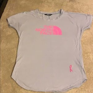 🍁💕 The North Face Breast Cancer Awareness Tee